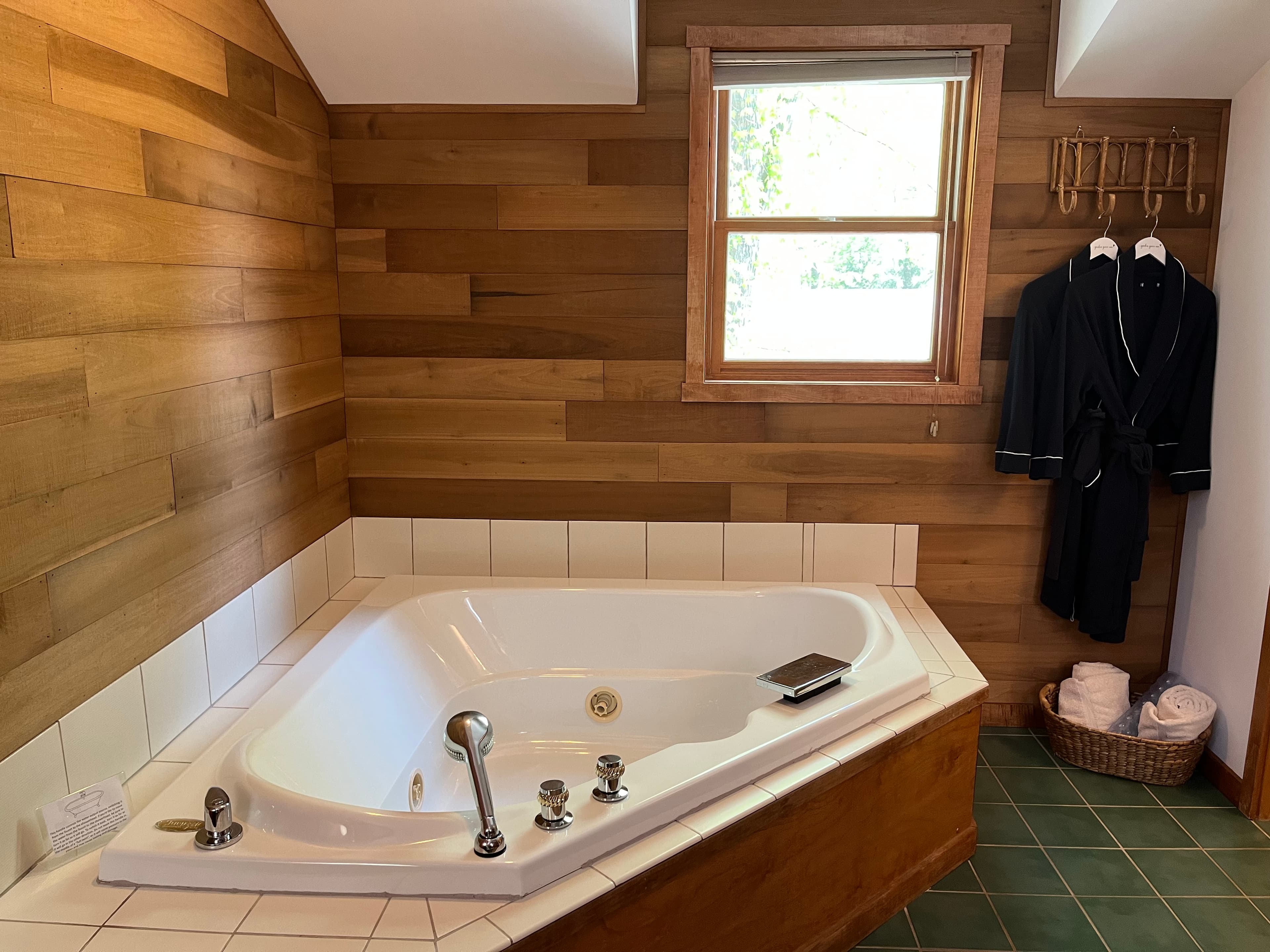 Double jacuzzi tub